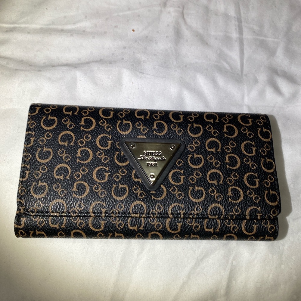 Guess wallet